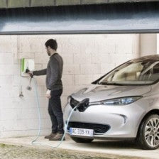 Comment recharger son véhicule électrique à la maison ?